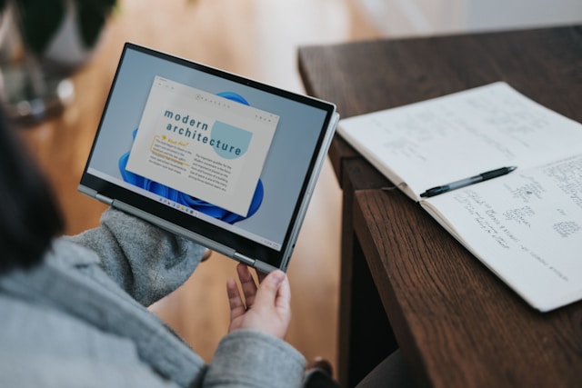 windows-oVAzLDIdqic-unsplash